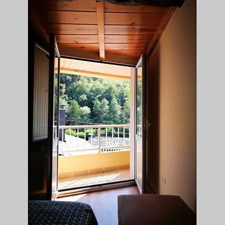 Apartamento Con Vistas Al Rio A Solaina Samos Esterno foto