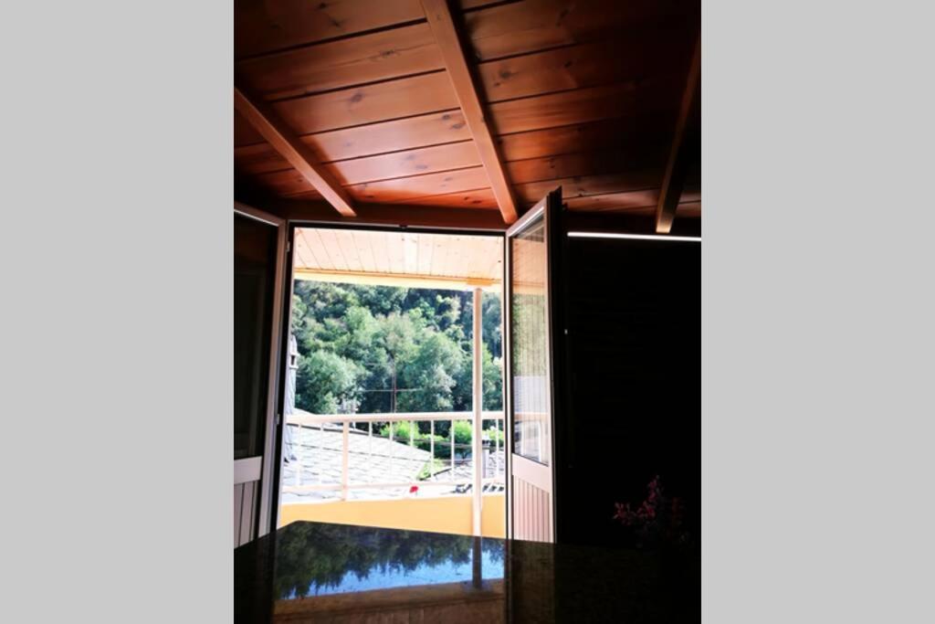 Apartamento Con Vistas Al Rio A Solaina Samos Esterno foto
